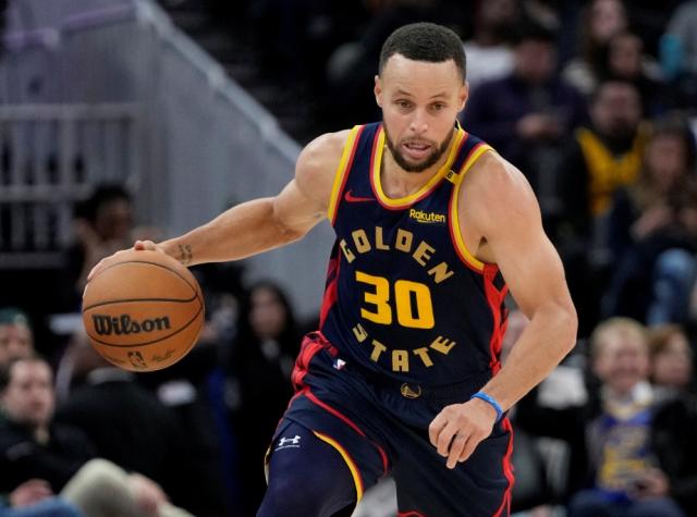 库里双侧膝盖均遭伤病 西区榜首大战勇士形势不利